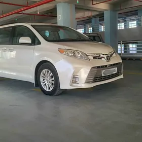 Toyota Sienna 2017