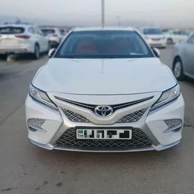 Toyota Camry 2021