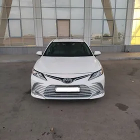 Toyota Camry 2021