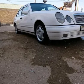 Mercedes-Benz E320 1996