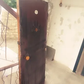 Продам дверь!!