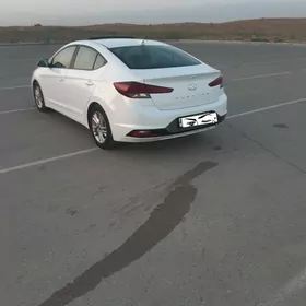 Hyundai Elantra 2020