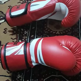 Боксёрские перчатки