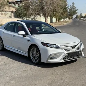 Toyota Camry 2021