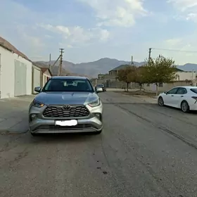 Toyota Highlander 2021