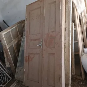 tahta gapy we aynalar