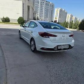 Hyundai Elantra 2019