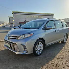 Toyota Sienna 2018