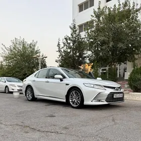 Toyota Camry 2019