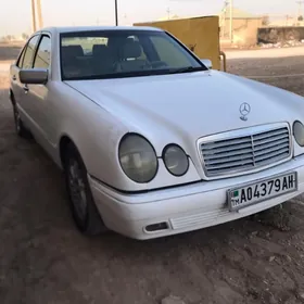 Mercedes-Benz E320 1996