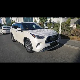Toyota Highlander 2021