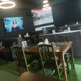 Dönercin komekci gerek.