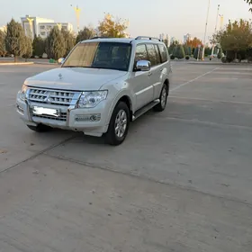 Mitsubishi Pajero 2014