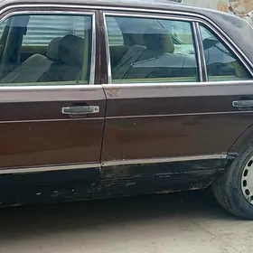 Mercedes-Benz W126 1990