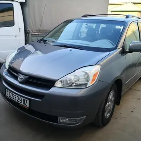 Toyota Sienna 2004