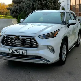 Toyota Highlander 2022