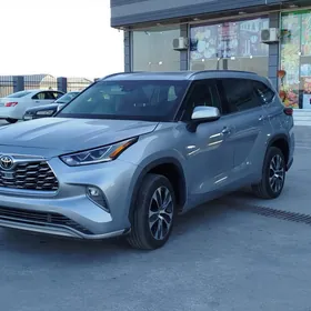 Toyota Highlander 2021