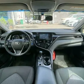 Toyota Camry Hybrid 2021