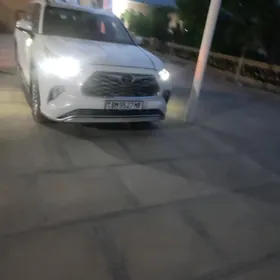 Toyota Highlander 2022