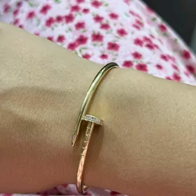 Gyzyl Cartier bilezik