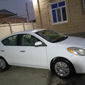 Nissan Versa 2011