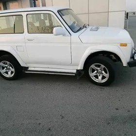 Lada Niva 2015