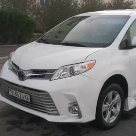 Toyota Sienna 2019