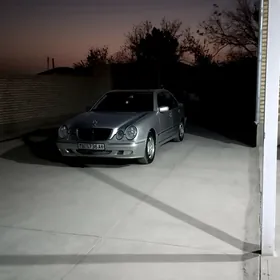 Mercedes-Benz E320 2001