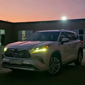 Toyota Highlander 2021