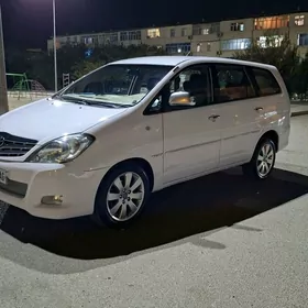 Toyota Innova 2011