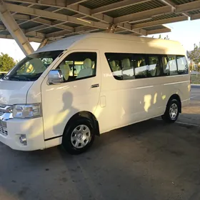 Toyota Hiace 2013