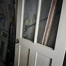 дверь деревянная