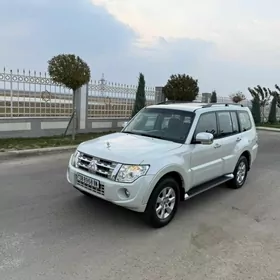Mitsubishi Pajero 2013