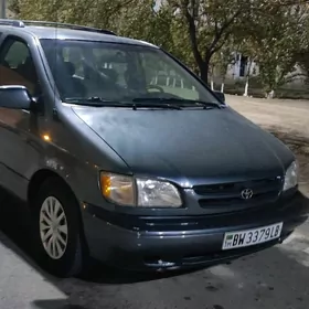 Toyota Sienna 1999