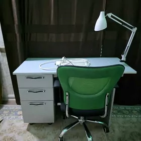 Продаётся стол и кресло