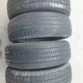 Yokohama  225 65 17