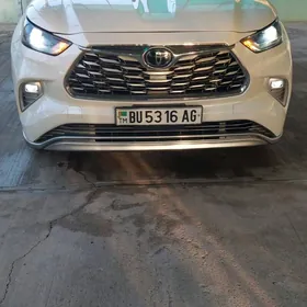 Toyota Highlander 2021