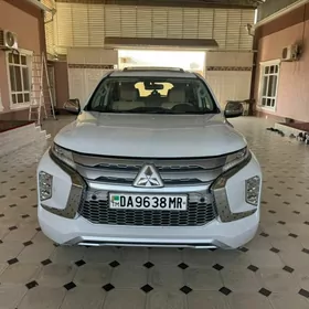 Mitsubishi Pajero 2020