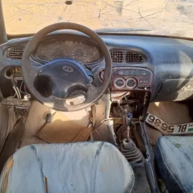 Hyundai Elantra 1996