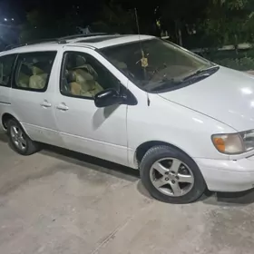 Toyota Sienna 1999