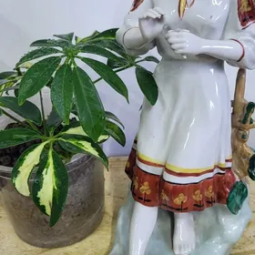 статуетка фарфоровый