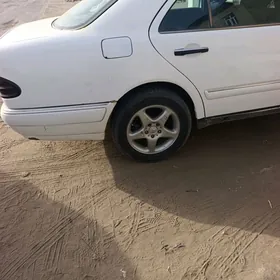 Mercedes-Benz E320 1996