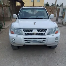 Mitsubishi Pajero 2003