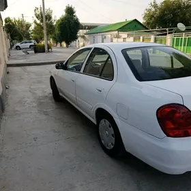 Nissan Sunny 2010