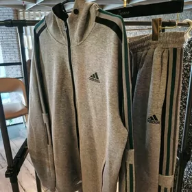 спортивные костюм новый