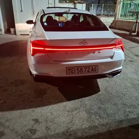 Hyundai Elantra 2021