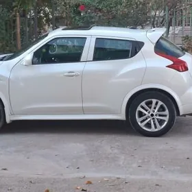 Nissan JUKE 2012