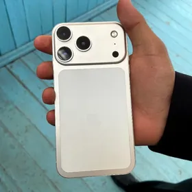 Iphone XR 17Pro owrülen