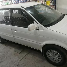 Mitsubishi Chariot 1991