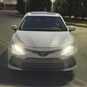 Toyota Camry 2021